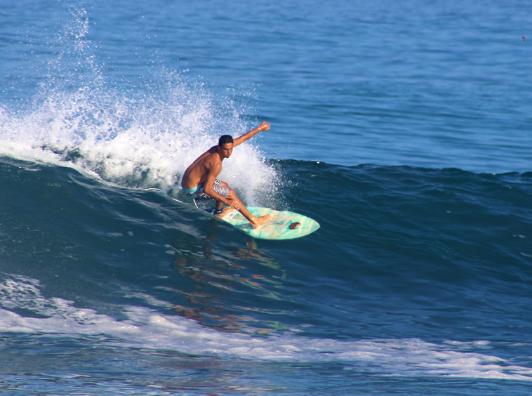 pavones-surfing